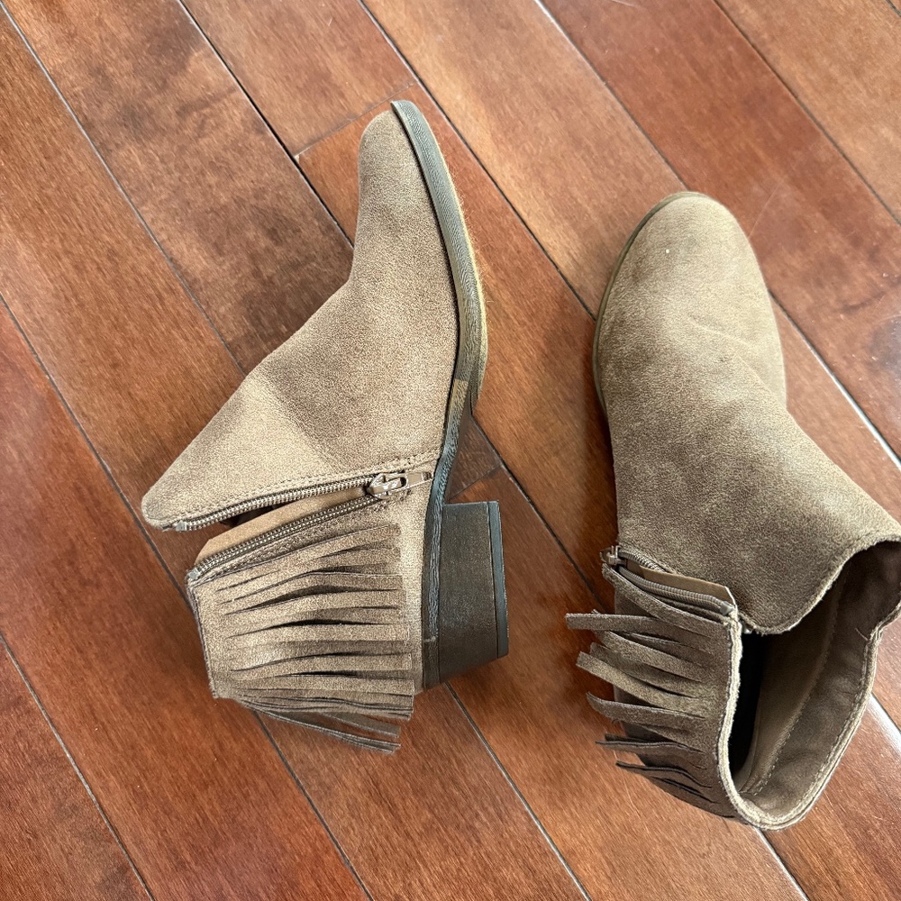 Sugar Toulu Tan Tassel Short Heeled Boots, size 8.5
